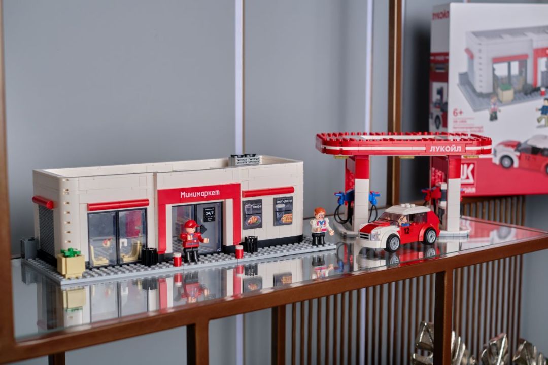 Brick Labs выпустил серию конструкторов для компании «Лукойл»