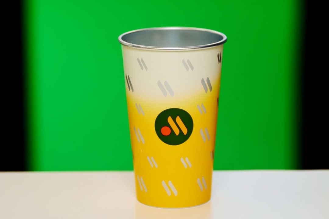 Волшебство в каждом стакане: «Вкусно — и точка» представляет свою первую коллекцию стаканов-хамелеонов