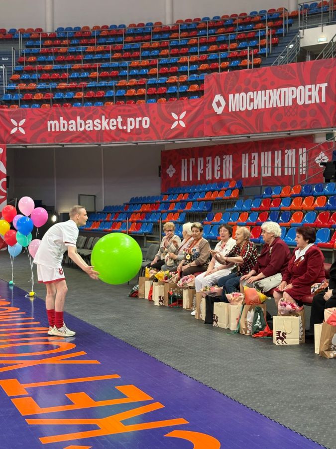 Связь поколений: в Москве прошел спортивный праздник для детей с ОВЗ ко Дню Победы
