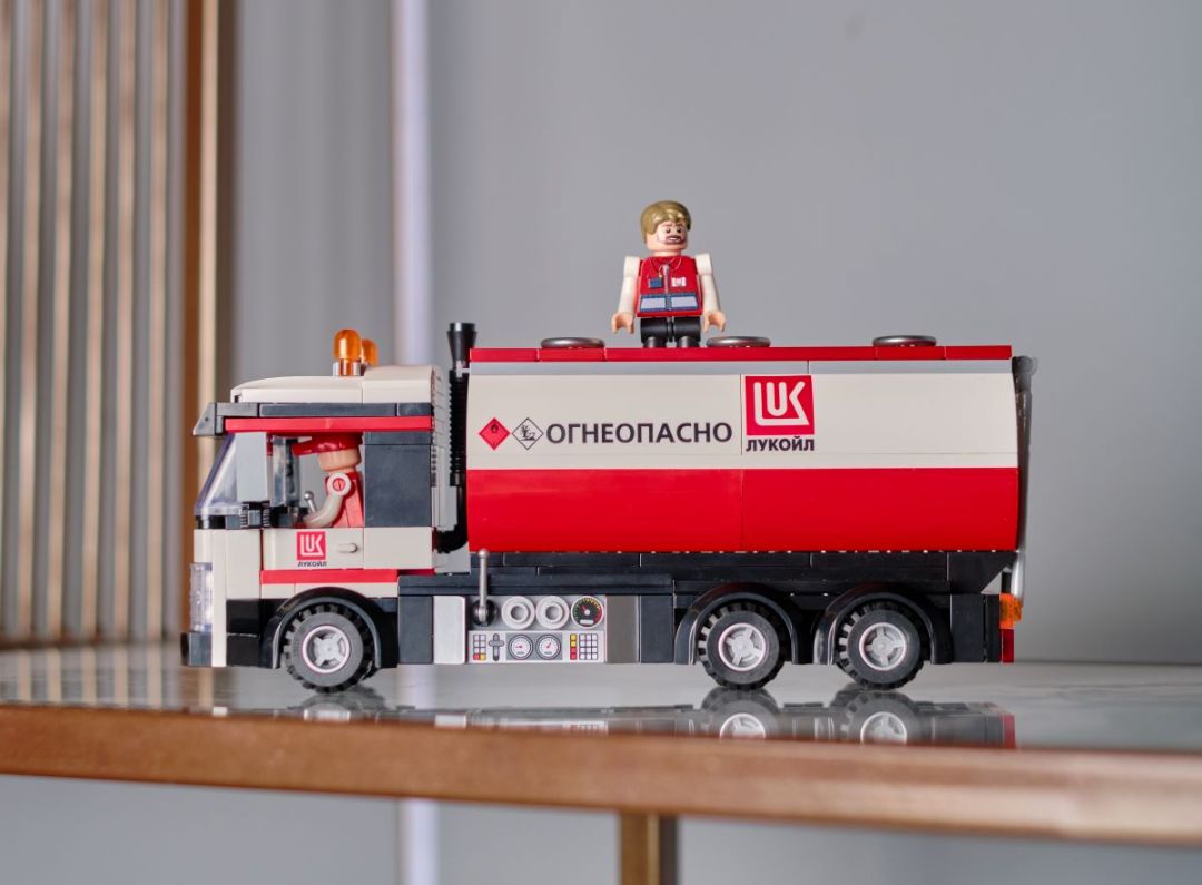 Brick Labs выпустил серию конструкторов для компании «Лукойл»