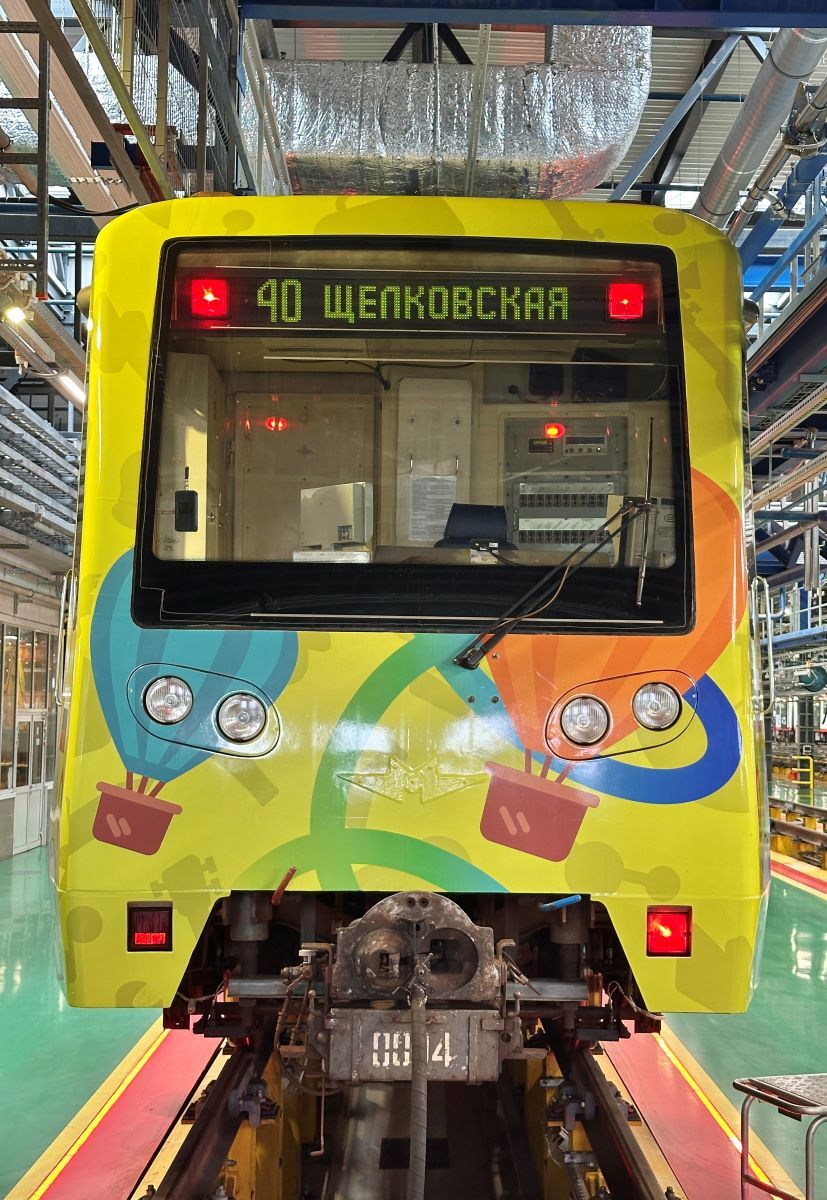 Смешарики и Фиксики составят компанию пассажирам московского метро: на синей ветке запущен тематический поезд 