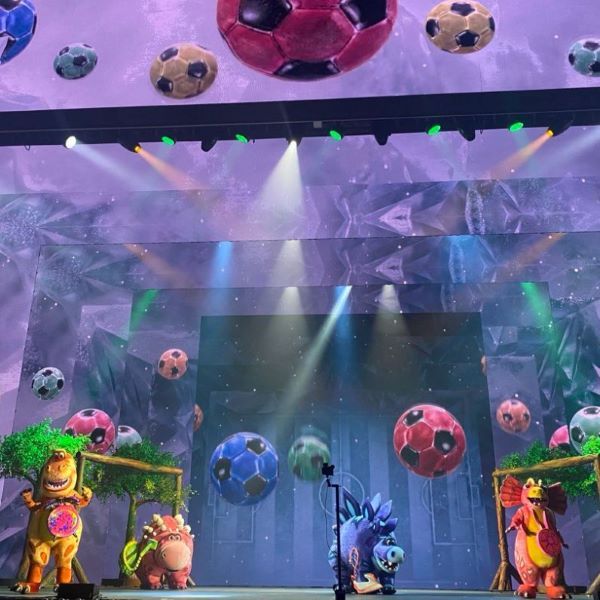 «Турбозавры» на сцене новогоднего мегашоу «История игрушек»