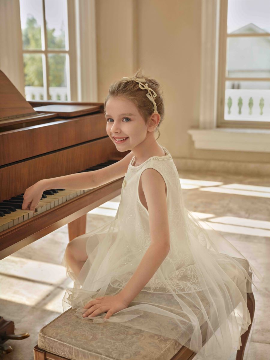 Новая коллекция нарядных платьев Balabala