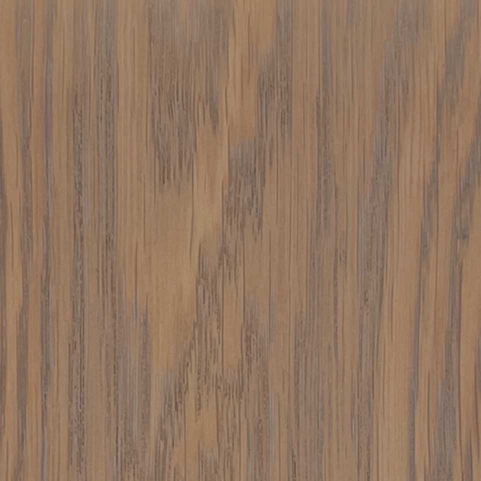 Изображение показывает крупный план текстуры дерева. Видны выраженные волокна и годовые кольца древесины. Фон отсутствует, внимание полностью сосредоточено на текстуре дерева. Дерево имеет тёплый коричневый цвет с оттенками от светлого до тёмного. Текстура дерева вызывает ощущение тепла, уюта и природной красоты.