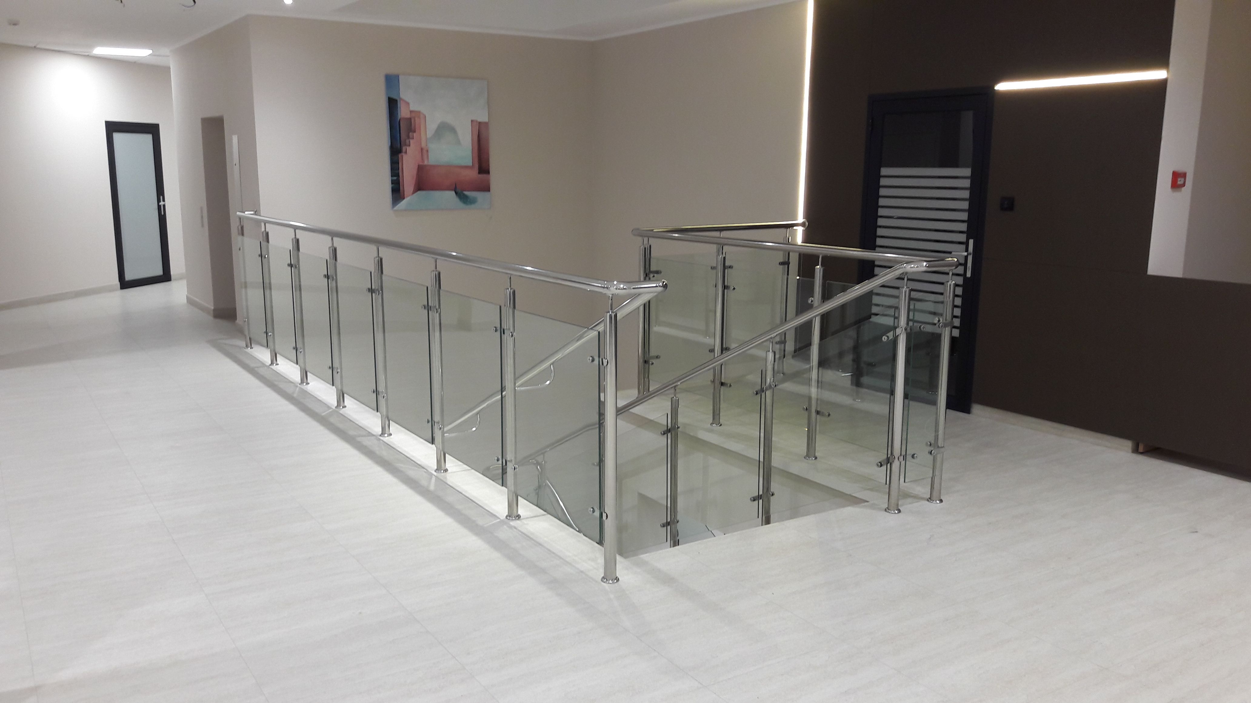 ограждения из нержавейки со стеклом