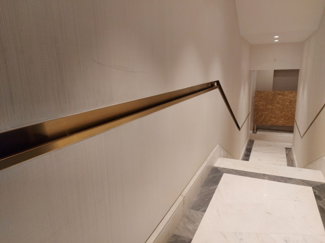 поручень из нержавейки с нитрид титана