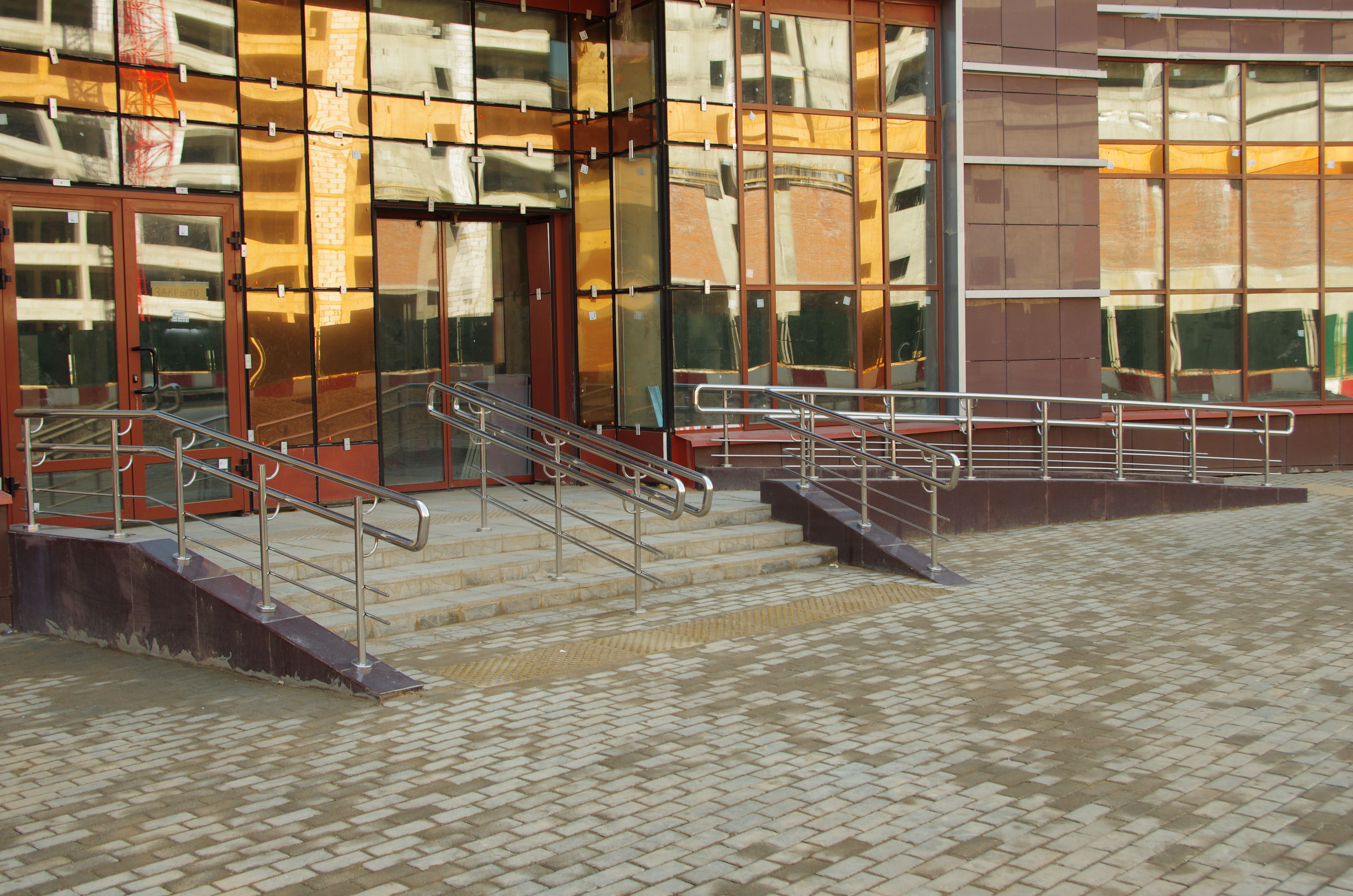 Ограждения нержавейка разделитель потоков