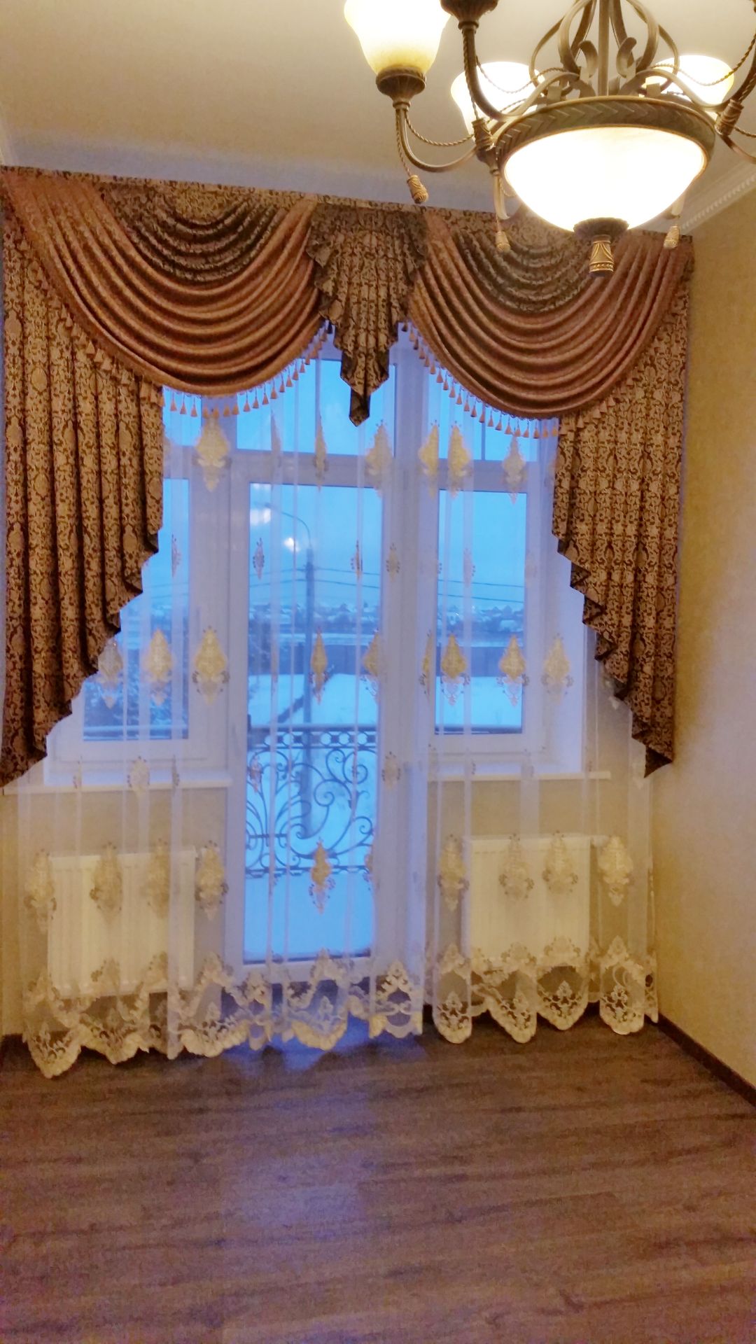 Ламбрекен из жаккарда