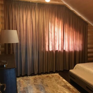 шторы на скошенное окно