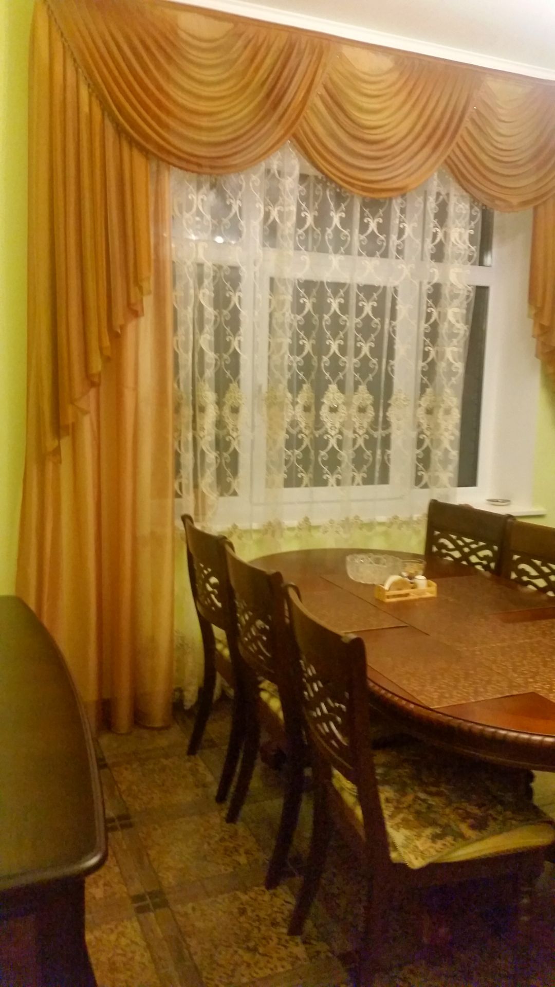 легкий ламбрекен из тюля на кухню