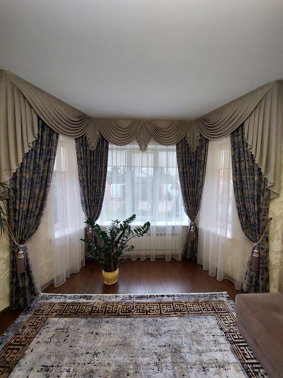 ламбрекен на эркерный карниз