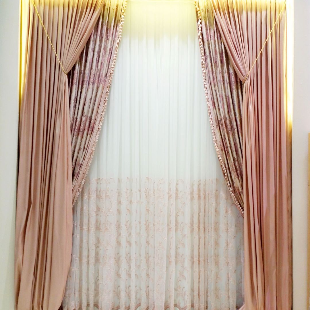 шторы розовые из двух тканей