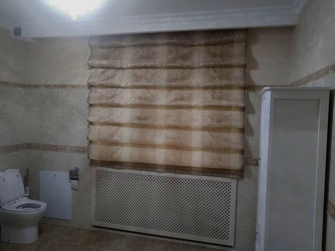 римская штора в ванную комнату