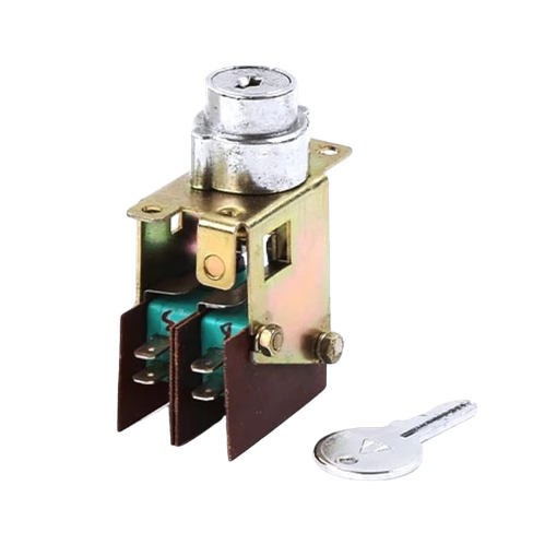 На рисунке показан металлический ключ зажигания с несколькими компонентами. Вверху находится цилиндр замка, изготовленный из металла серебристого цвета. Под ним находится золотисто-желтый корпус замка с двумя коричневыми концевыми выводами. Рядом с ним лежал маленький серебряный ключ. Такие ключи обычно используются в системах запирания или в качестве ключей зажигания для различных устройств.