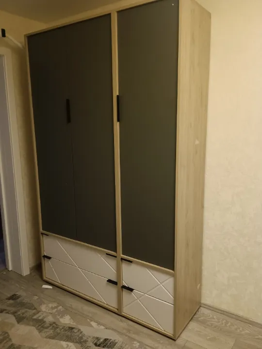 сборка трехдверного шкафа