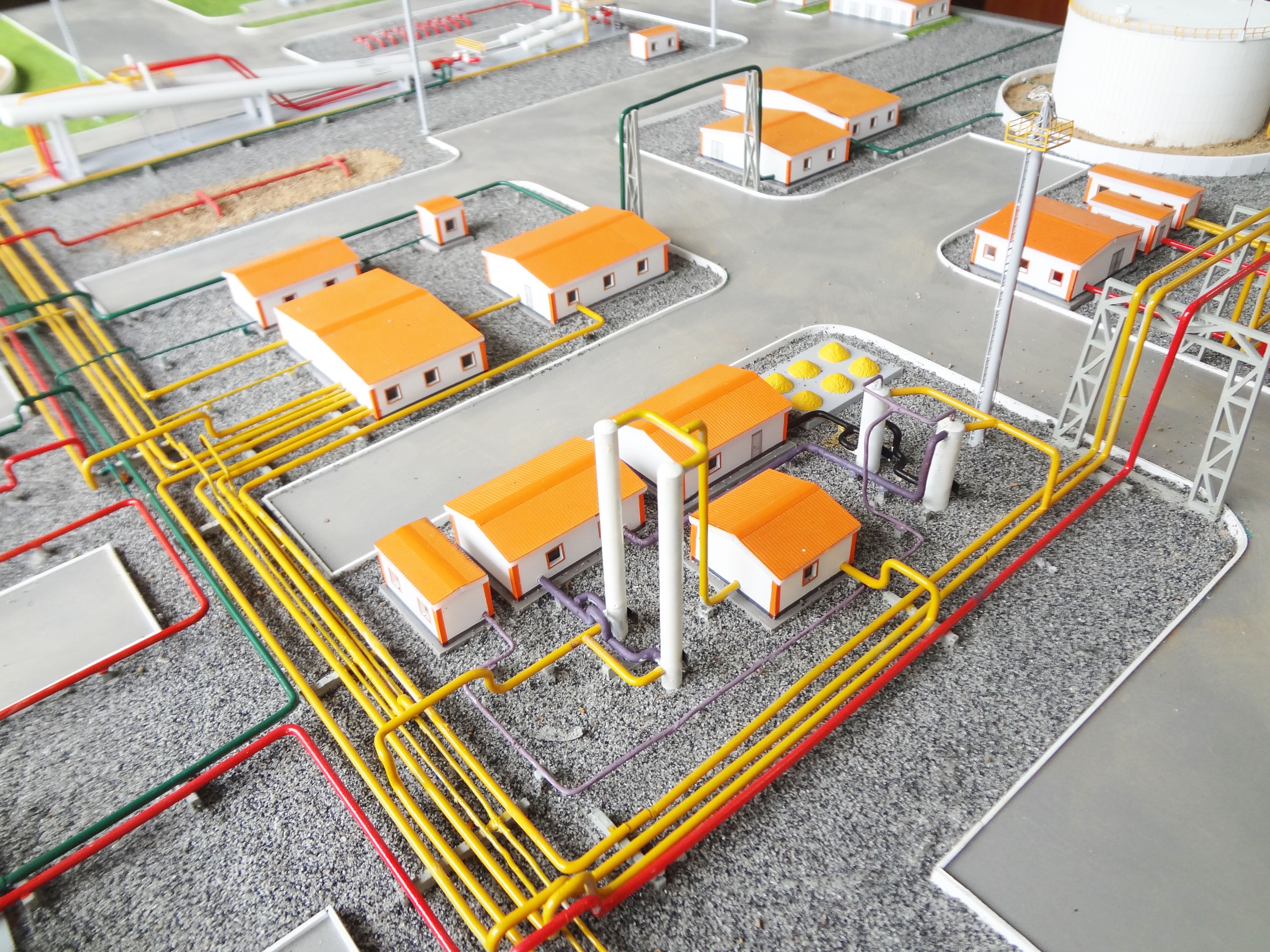 Макет установки подготовки нефти и газа