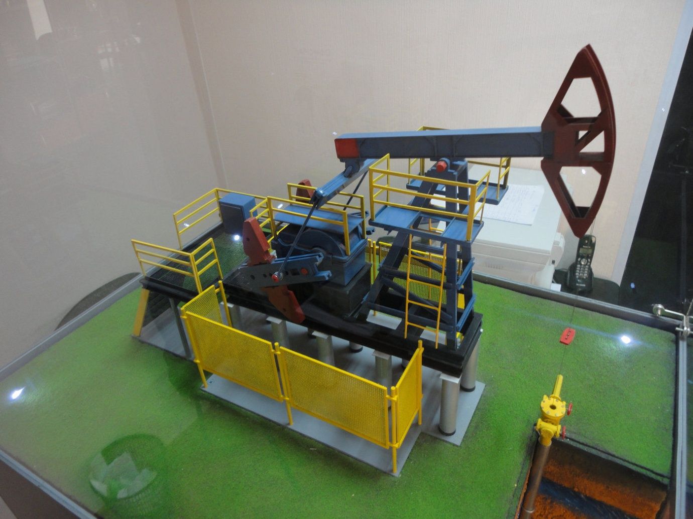 Макет нефтегазового оборудования