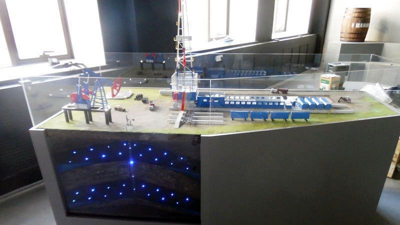 Макет добычи, подготовки нефти