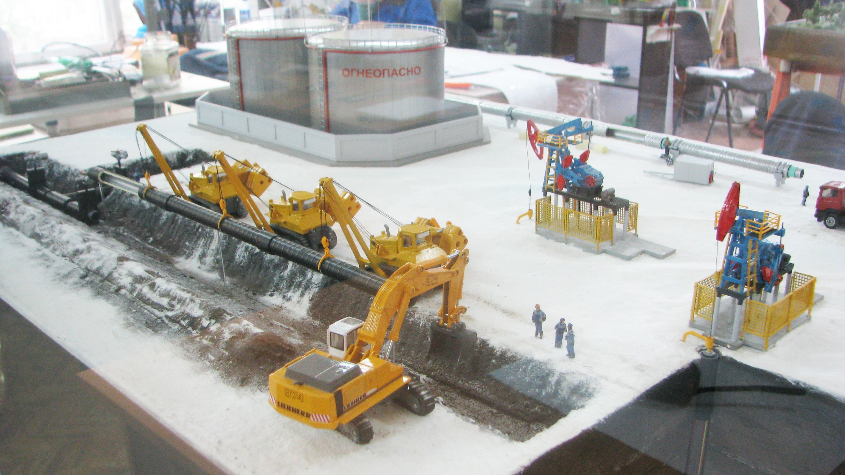 Макет строительства нефтепровода