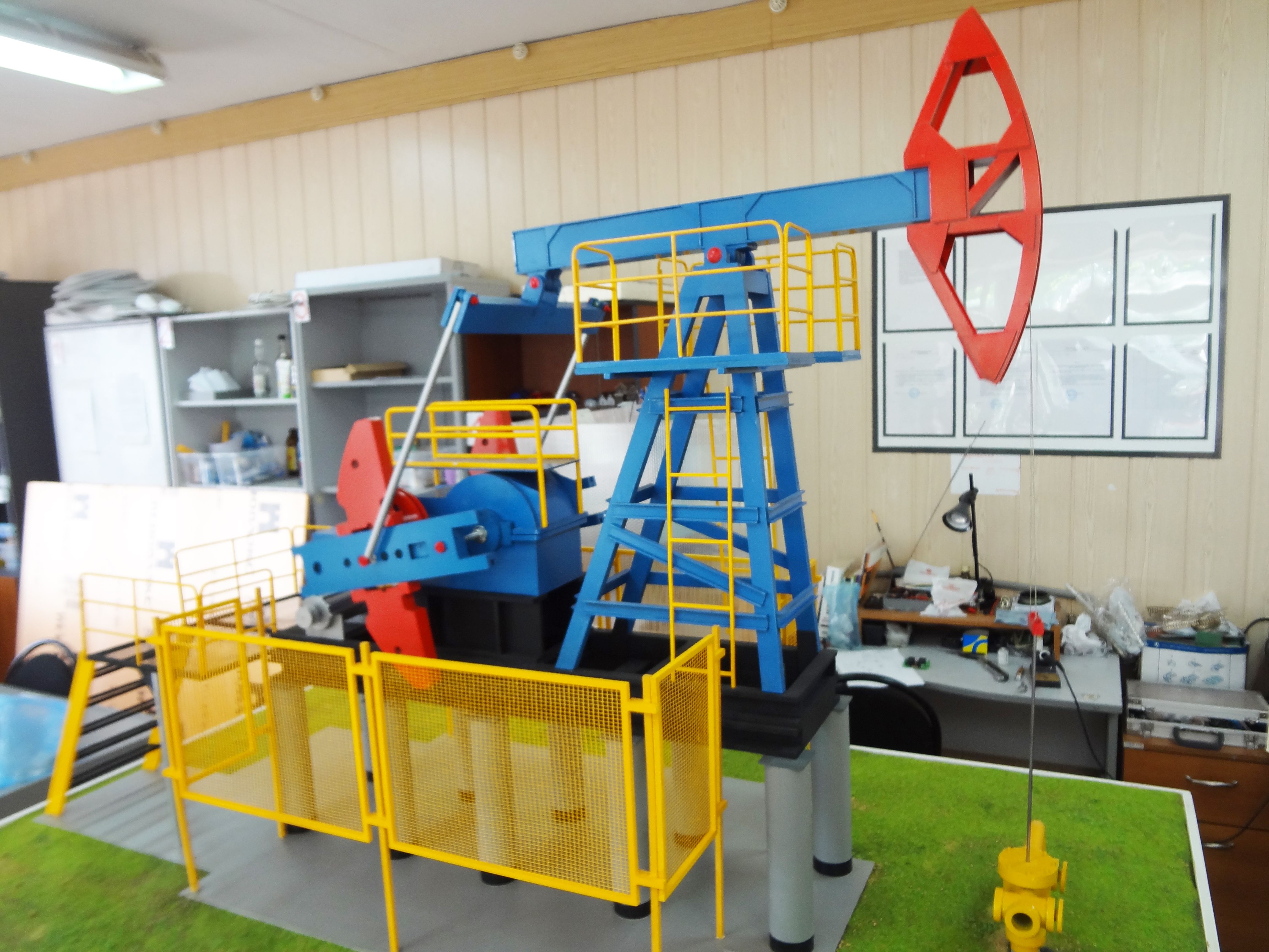 Макет нефтегазового оборудования