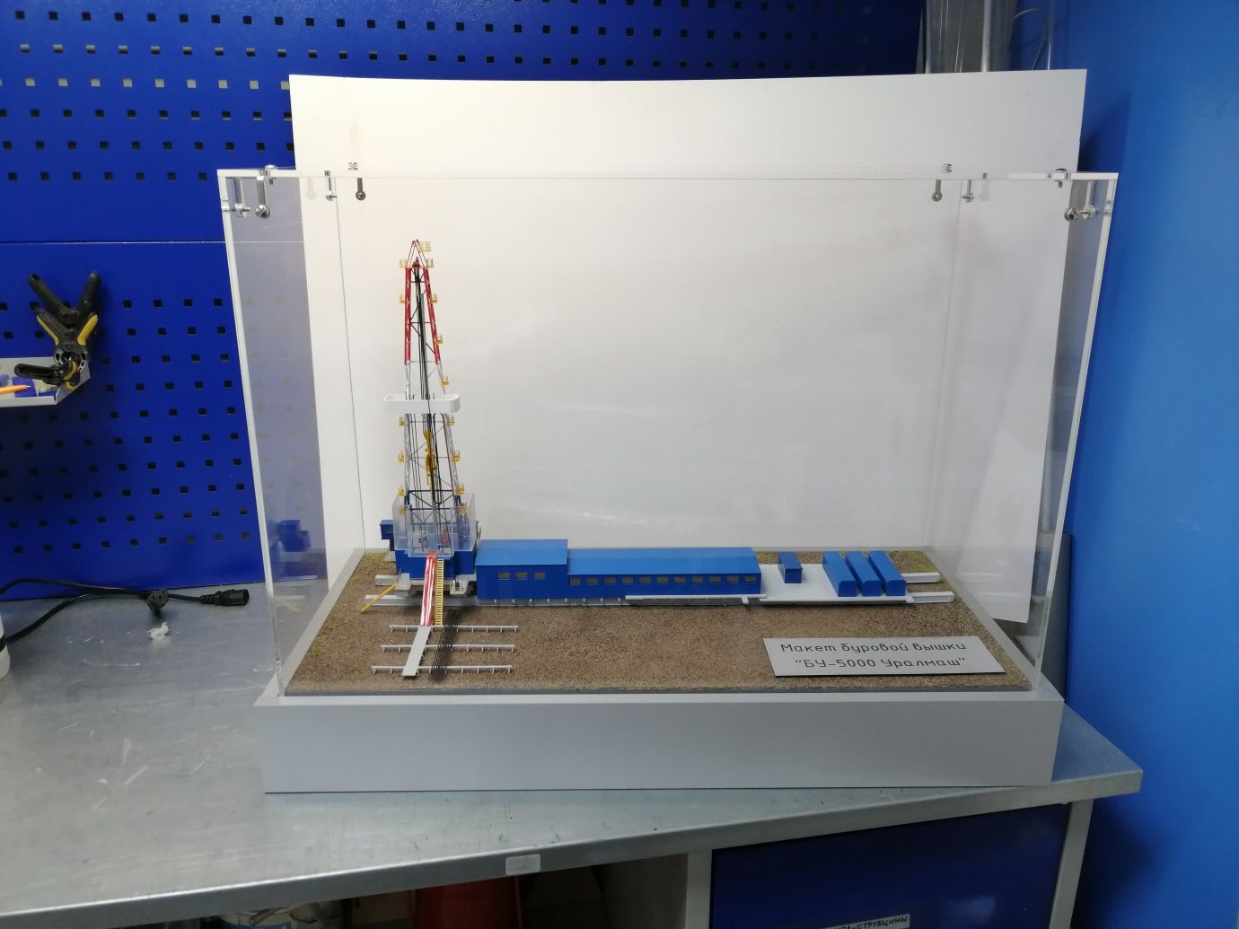 Макет нефтегазового оборудования
