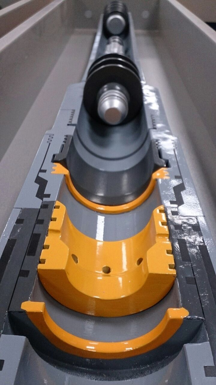 Макет нефтегазового оборудования