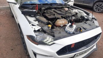 Прикуривание автомобиля (Срочный запуск двигателя)