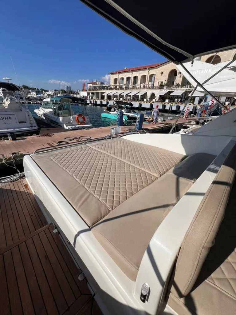 Аренда яхты в Сочи с кроватью