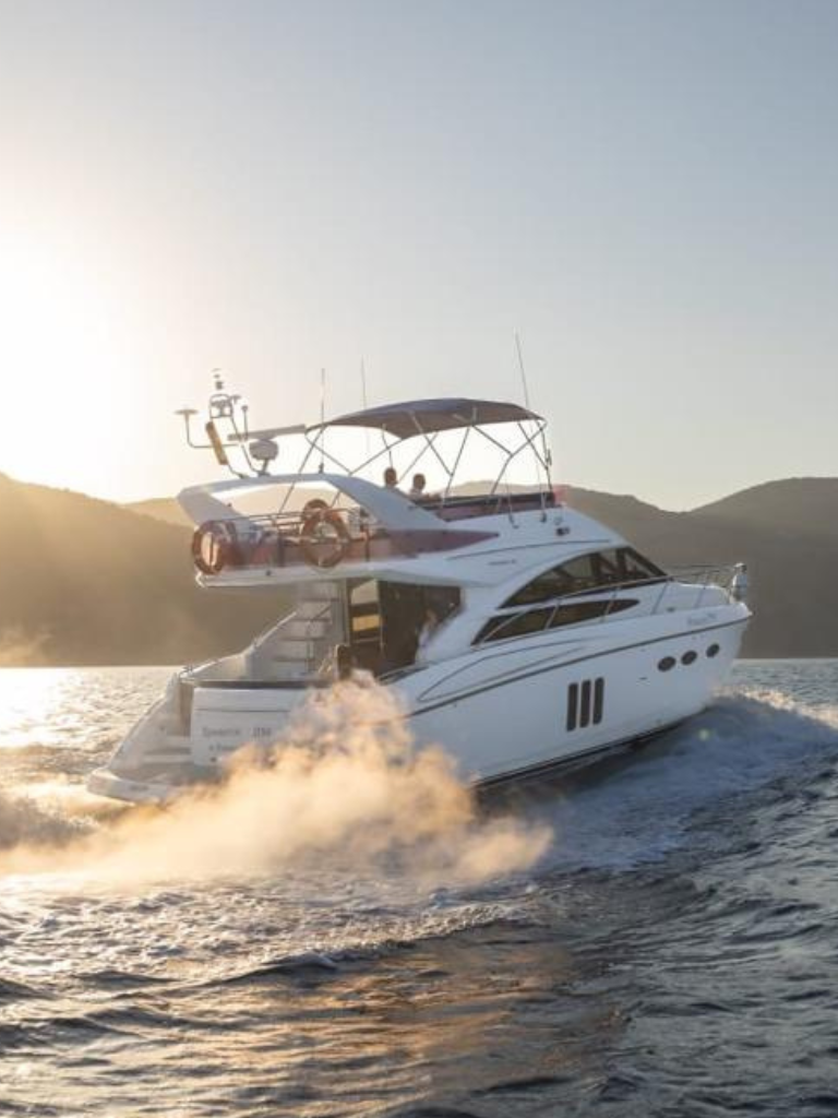 Аренда яхты в Балаклаве роскошной