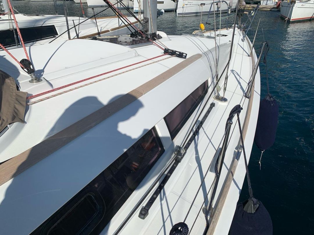 Обеденная зона на яхте в Турции