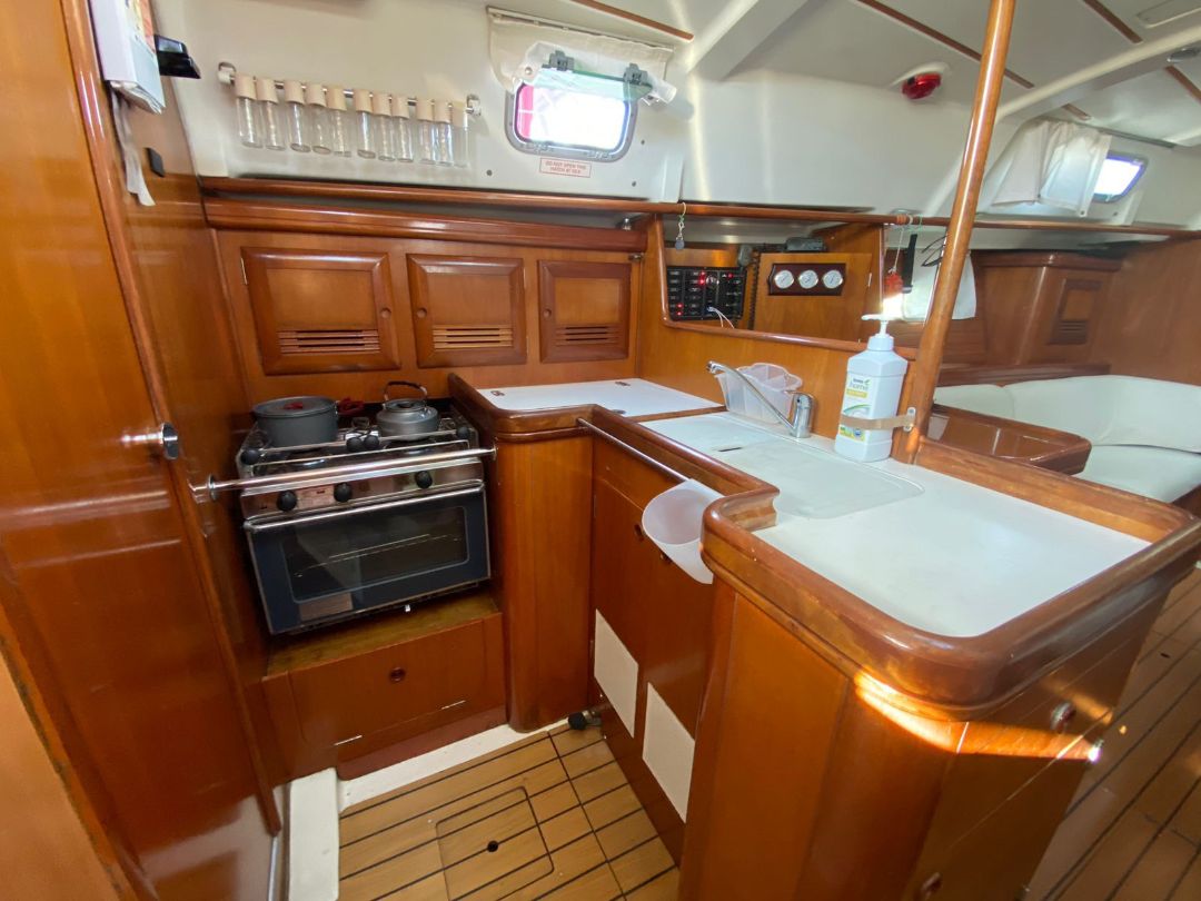 Газовая плита при аренде яхты в Турции