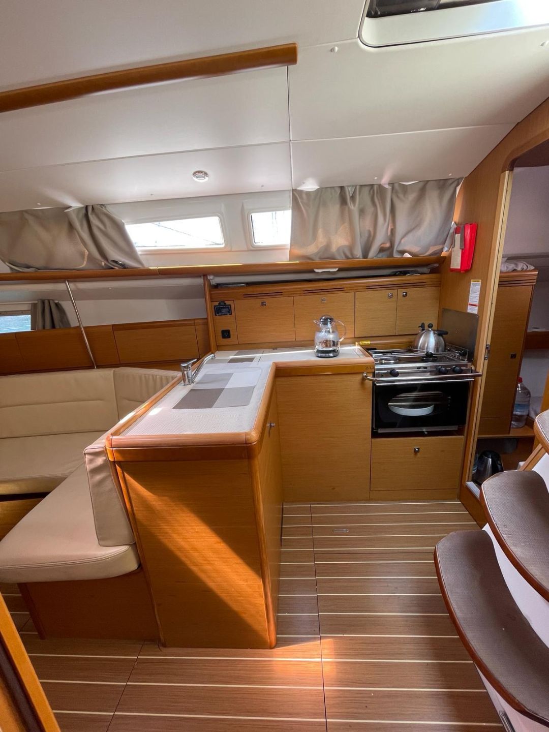 Открытая палуба при аренде яхты в Турции