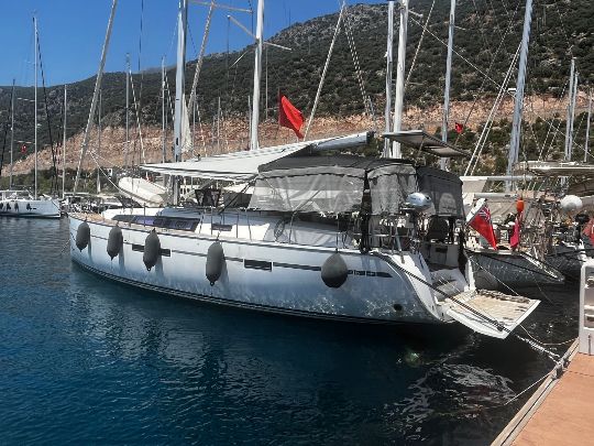 Аренда яхты в Турции вид сбоку