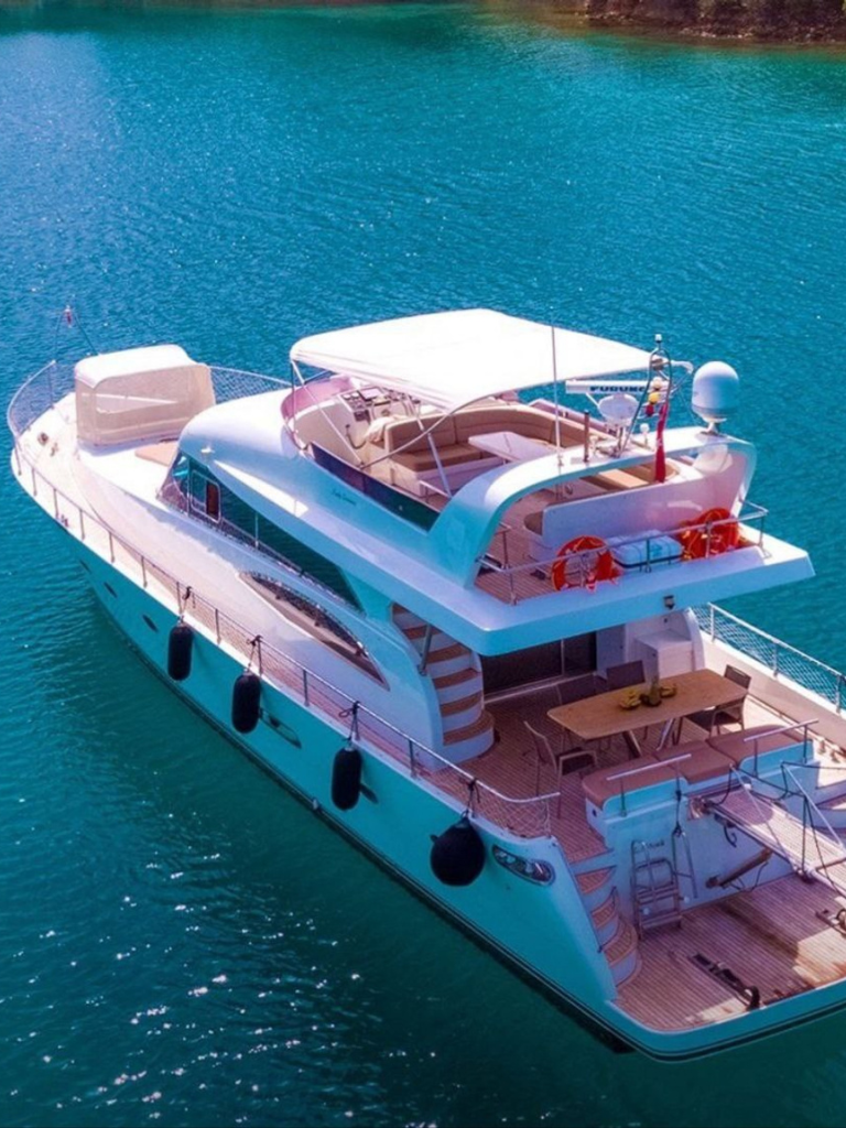 Аренда яхты в Турции Стамбул большая яхта