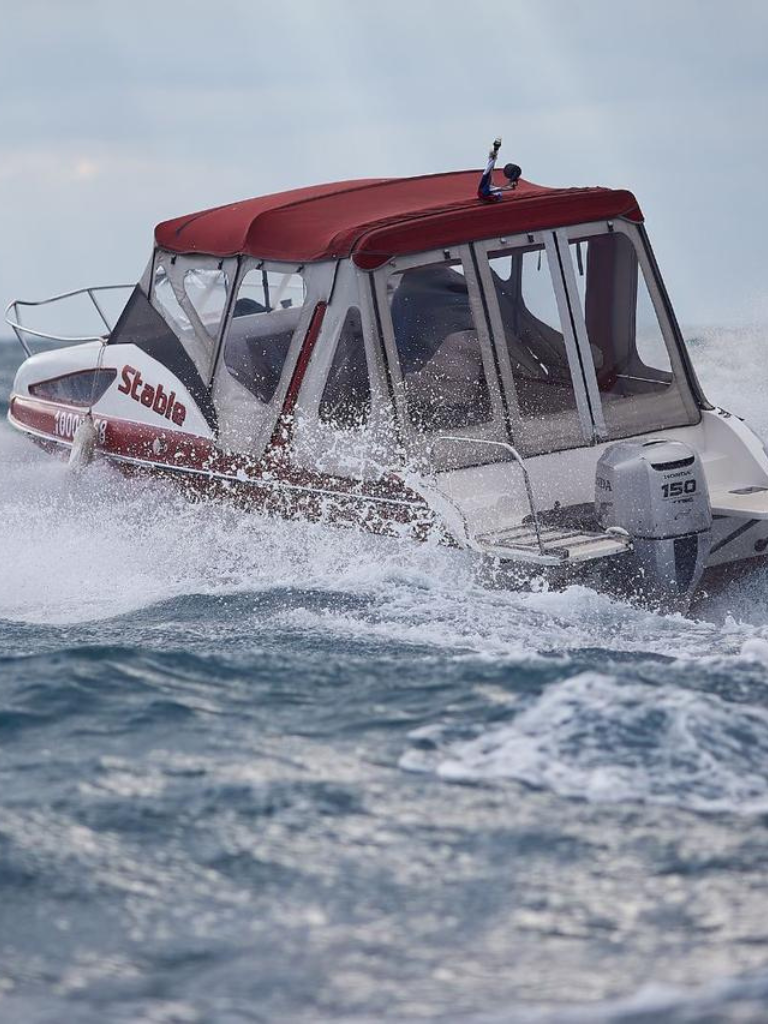 Аренда быстрой яхты в Балаклаве