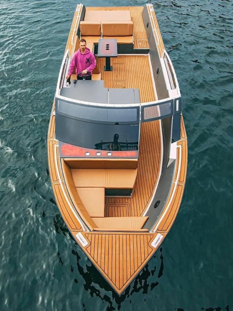 Аренда яхты в Санкт-Петербурге с капитаном