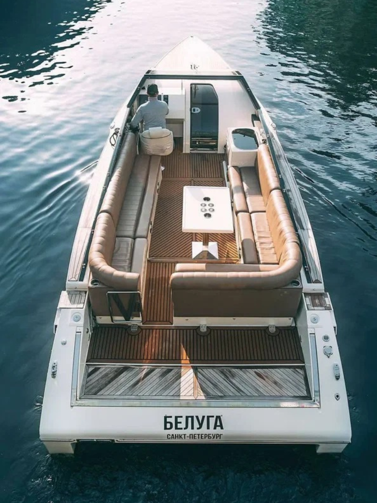 Аренда яхты в Санкт-Петербурге с капитаном
