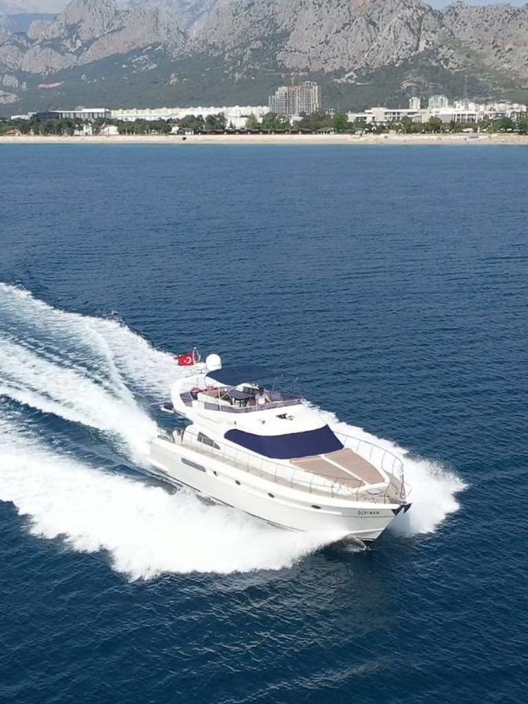 Аренда яхты в Турции Стамбул большая яхта