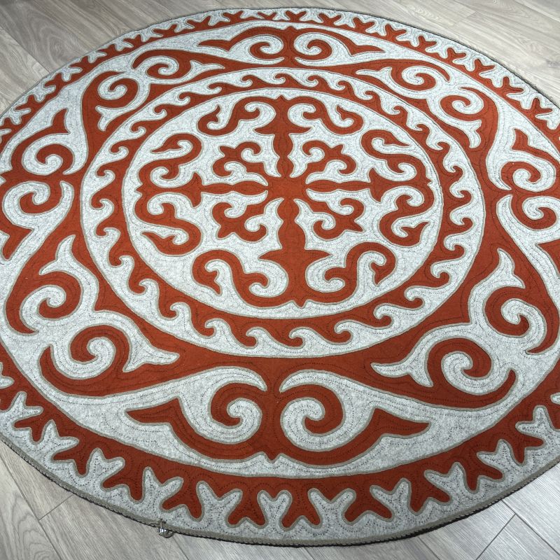 Сырмак в диаметре 2 м.