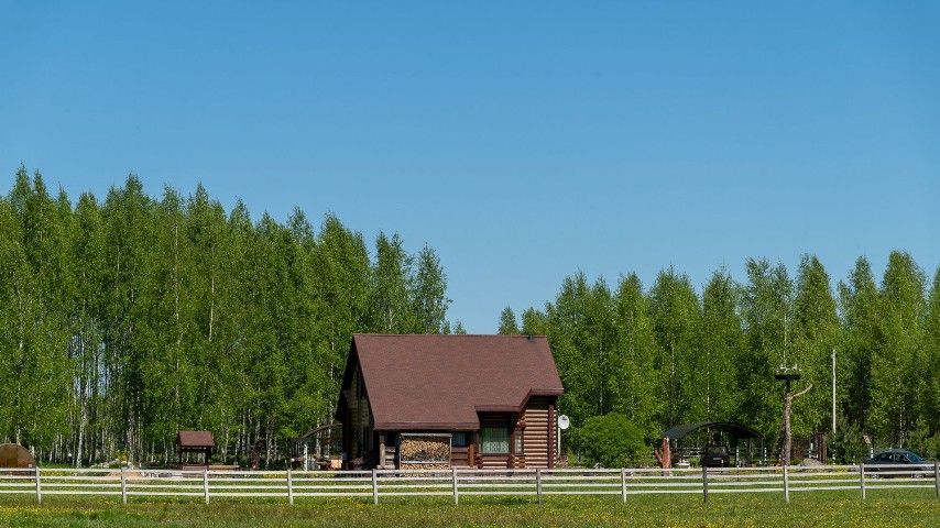 ```html <img src="https://www.tvoya-votchina.ru/images/village.jpg" alt="Дом и поместье в посёлке 'Твоя Вотчина'">