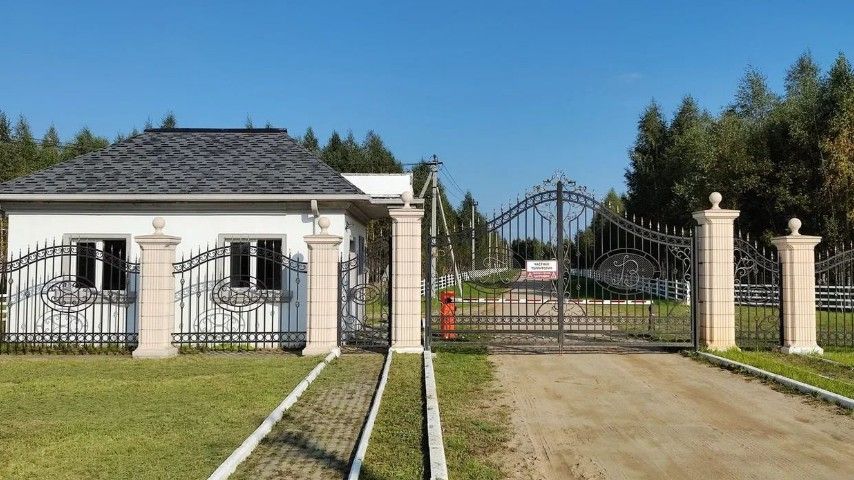 ```html <img src="https://www.tvoya-votchina.ru/images/village-entrance.jpg" alt="Ворота посёлка 'Твоя Вотчина'">