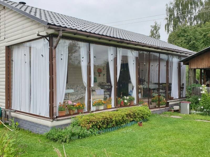 Мягкие окна для веранд и беседок: плюсы и минусы