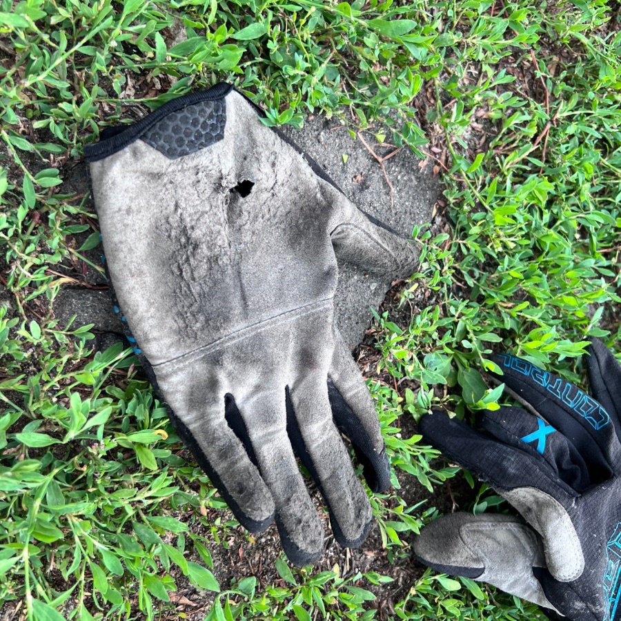 Рука целая и без повреждений (перчатки конечно пострадали, но свою функцию выполнили)