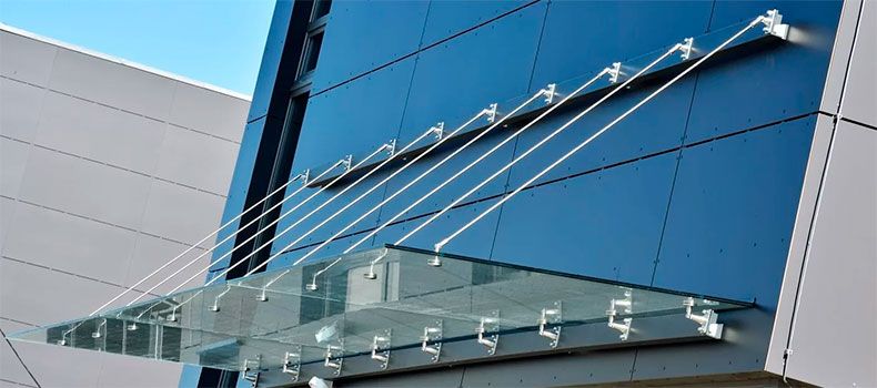 Козырёк из прозрачного, закалённого стекла. Триплекс