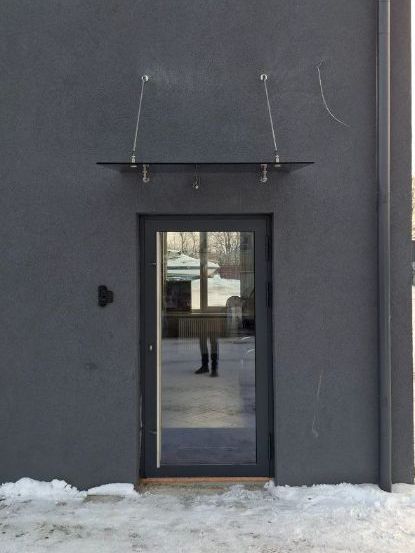 Навес (козырёк) из тонированного, закалённого стекла 10 мм, на тягах