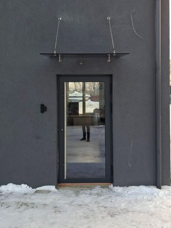 Навес (козырёк) из тонированного, закалённого стекла 10 мм, на тягах