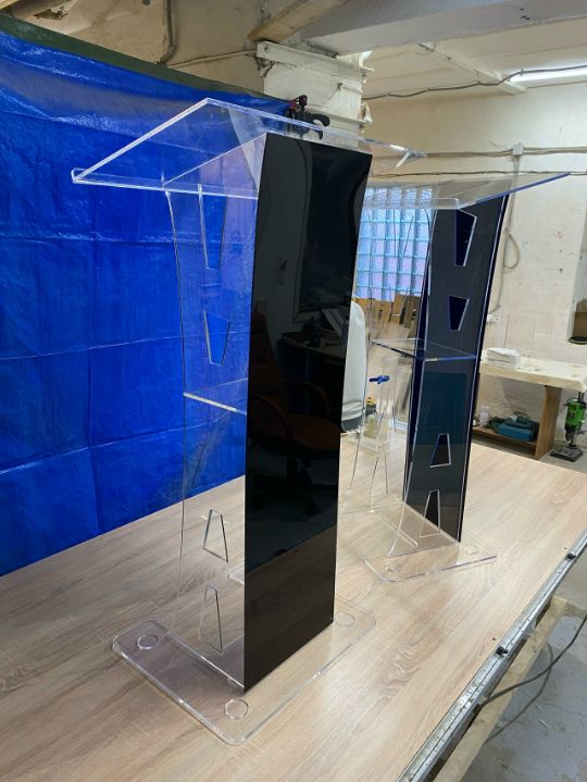 Кафедры, трибуны