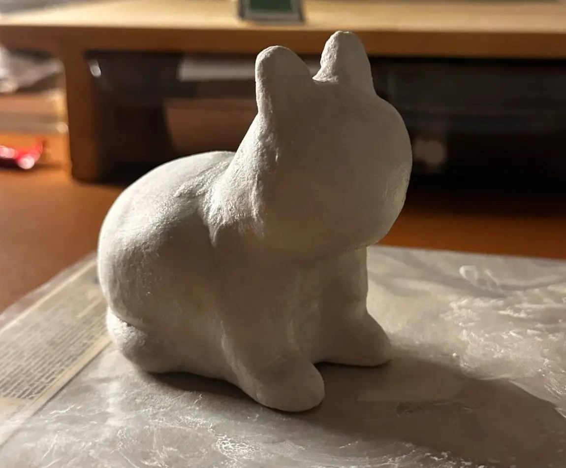 Непокрашенная фигурка кота-учёного из полимерной глины, заготовка.