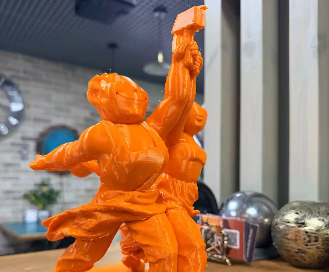 Скульптура «Пельмень и Пельмешиха» в кафе пекарне