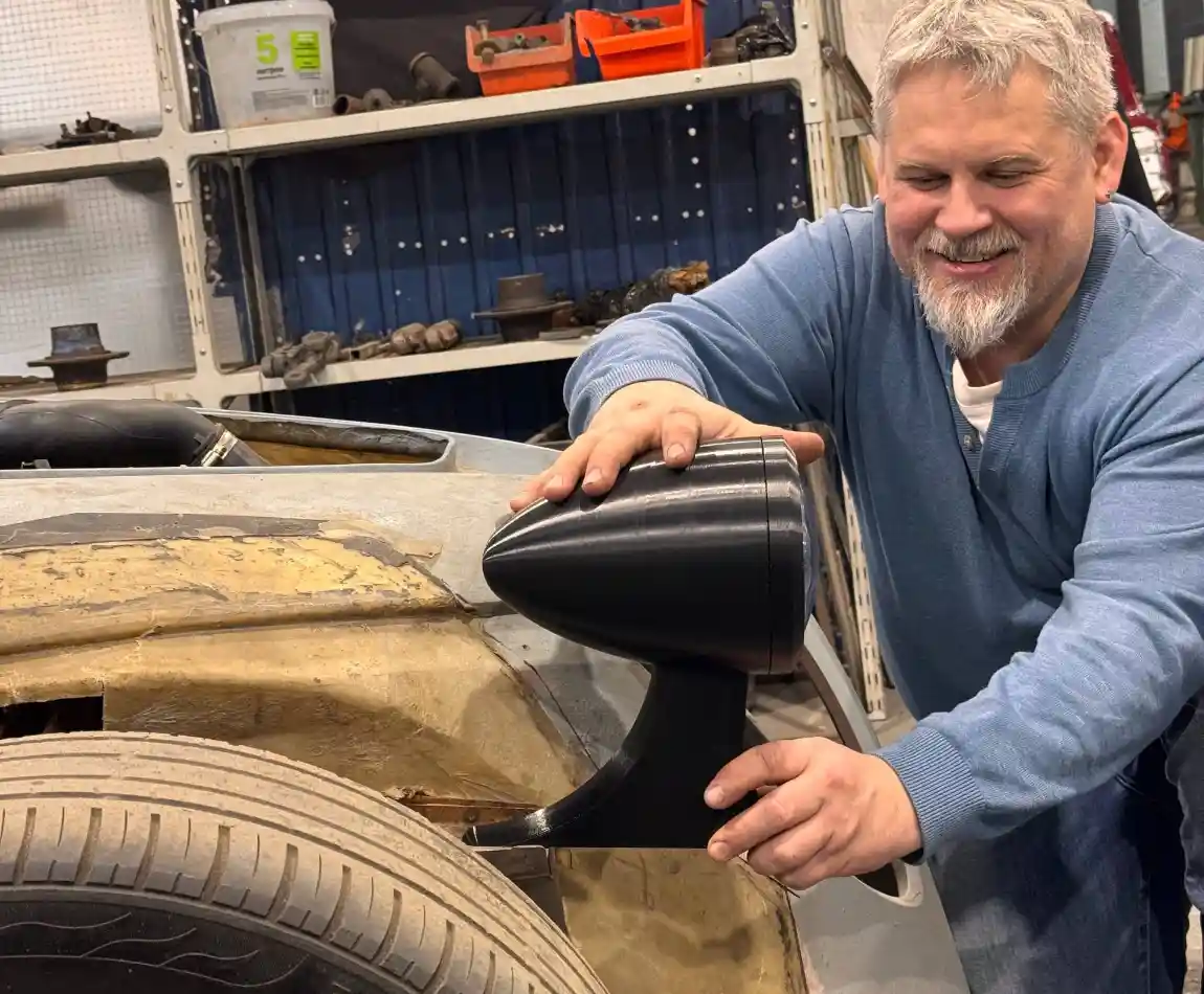 Разработка автомобильной оптики — примерка корпуса фары вручную